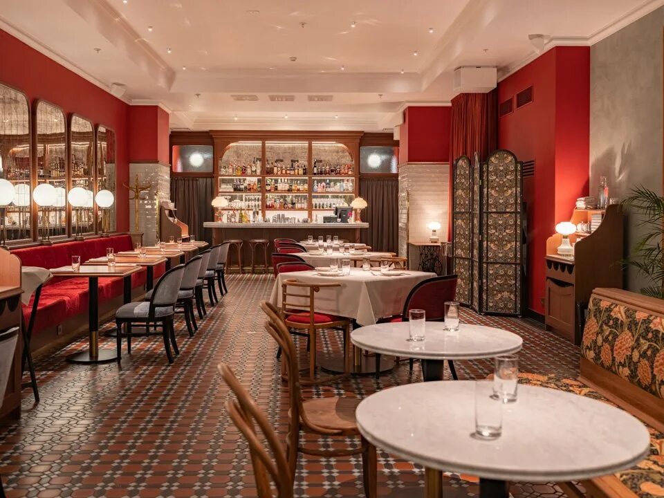 Плей кафе фото René Cafe в Доме книги: Русско-французская еда и открыточный вид на Невский - Бо