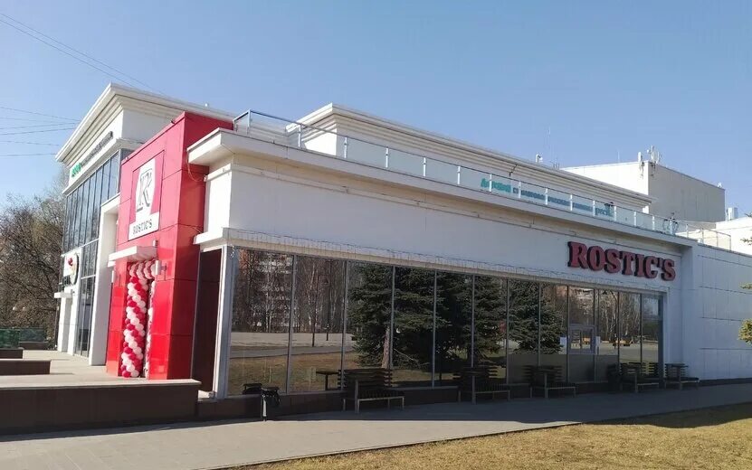 Плэй центральная площадь 9а фото Фотофакт: ресторан KFC на Центральной площади Ижевска стал "Ростиксом" IZHLIFE Д