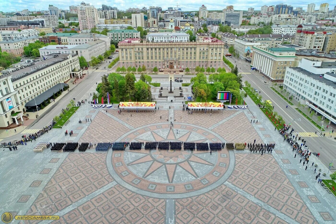 Плэй центральная площадь 9а фото Парад Победы в Белгороде с высоты птичьего полёта