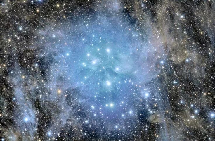 Плеяды звездное скопление на небе фото "Perhaps the most famous star cluster on the sky, the bright stars of the Pleiad
