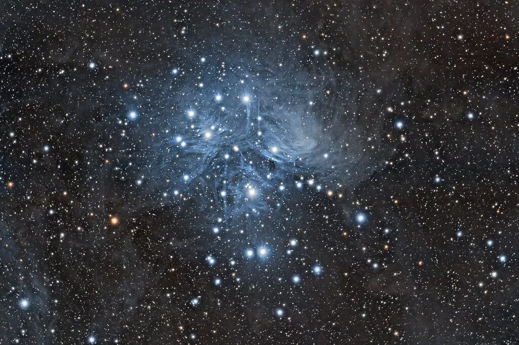 Плеяды звездное скопление на небе фото Messier 45: The Pleiades 103 x 480s, ISO 800 130 darks, 10. Flickr