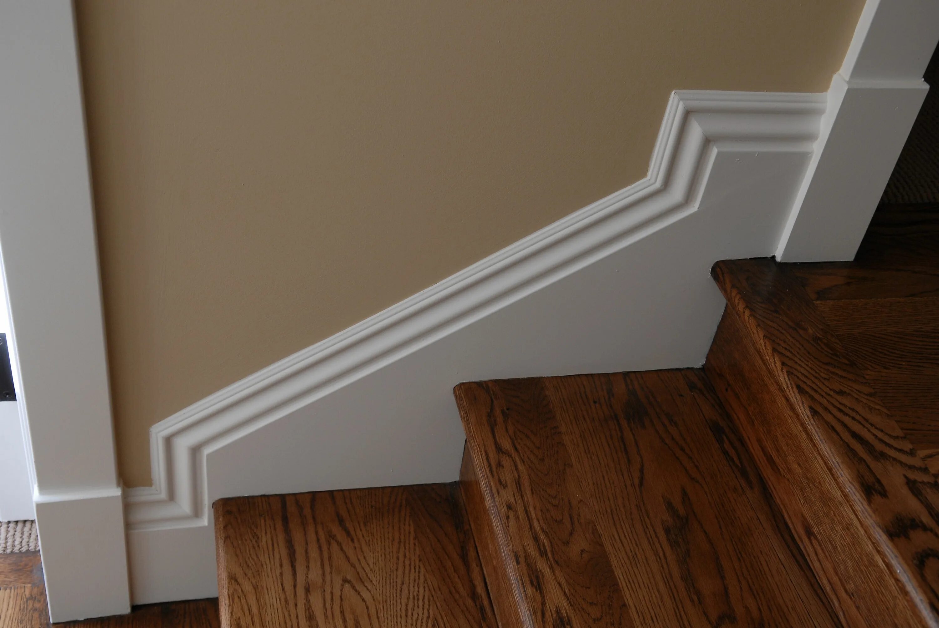 Плинтус на лестнице фото collins0025.JPG (3872 × 2592) Baseboard styles, Stairs trim, Baseboard trim
