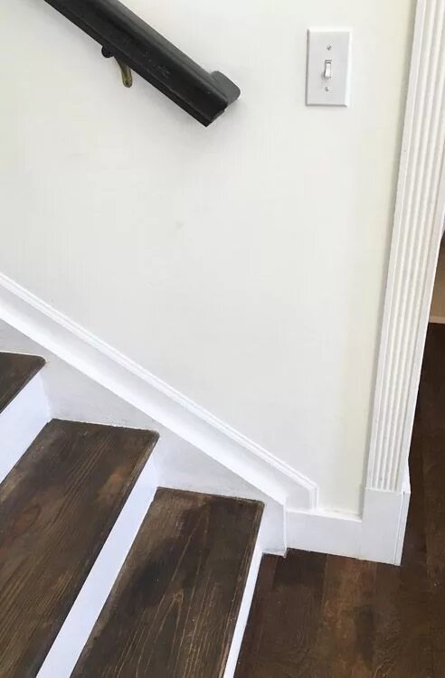 Плинтус на лестнице фото How to Stain Stairs Diy stairs, Stair railing makeover, Stairs renovation