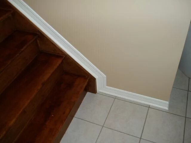 Плинтус на лестнице фото baseboard transition Stairs trim, Baseboards, Stairs