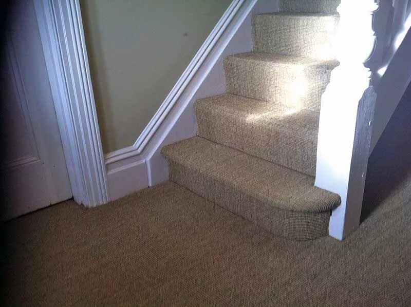 Плинтус на лестнице фото Carpet stairs, Patterned stair carpet, Stairway carpet
