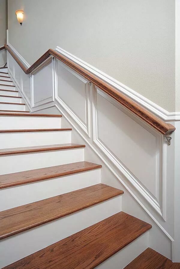 Плинтус на лестнице фото 100+ Best Wainscoting Ideas for 2019 Decor Home Ideas Wainscoting stairs, Stair 