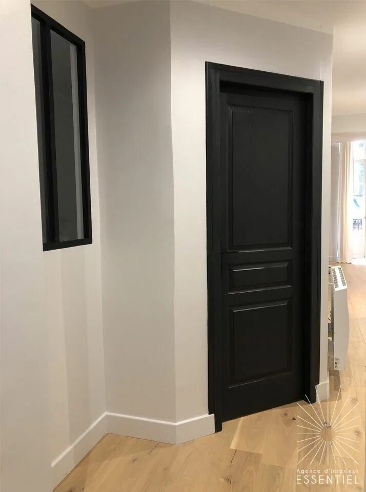 Плинтус под двери фото Portes noires - #noires #portes - #DecorationCouloir Peinture de portes intérieu