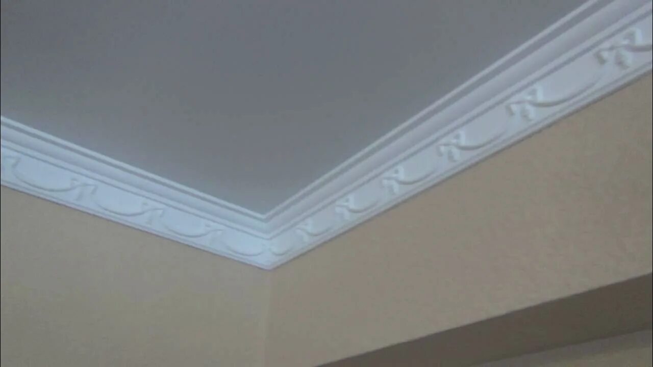 Плинтус потолочный под натяжной потолок фото Потолочный плинтус на натяжной потолок - рабочее решение. - YouTube