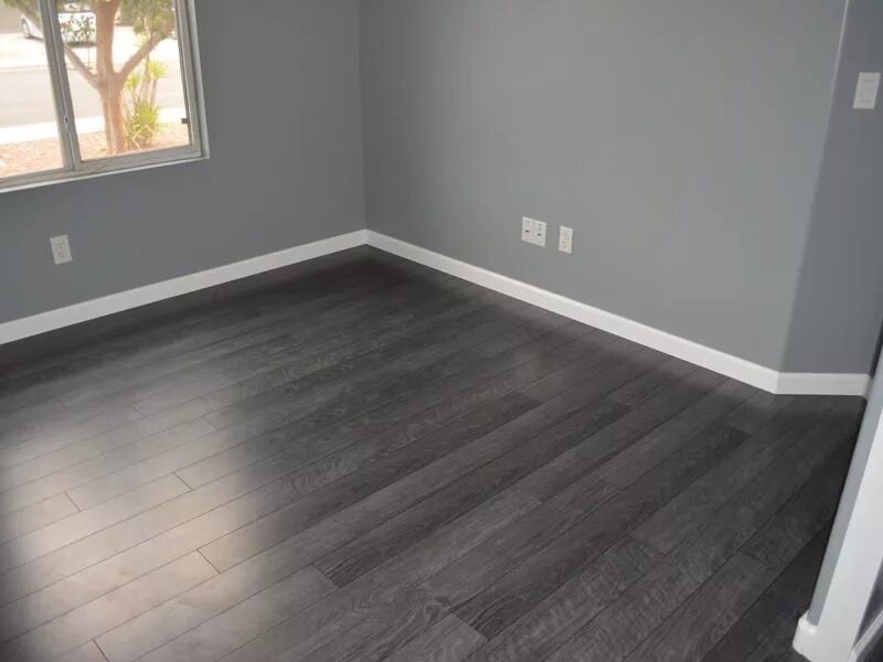 Плинтус серого цвета в интерьере Dark Wood Floors Ideas Designing Your Home #old #bedroom #inkitchen #livingroom 