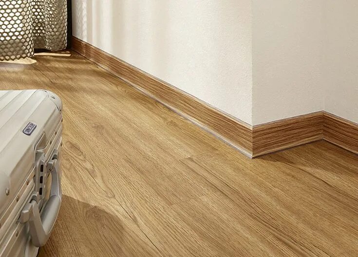 Плинтус темнее ламината фото Floor skirting, Flooring, Floor installation
