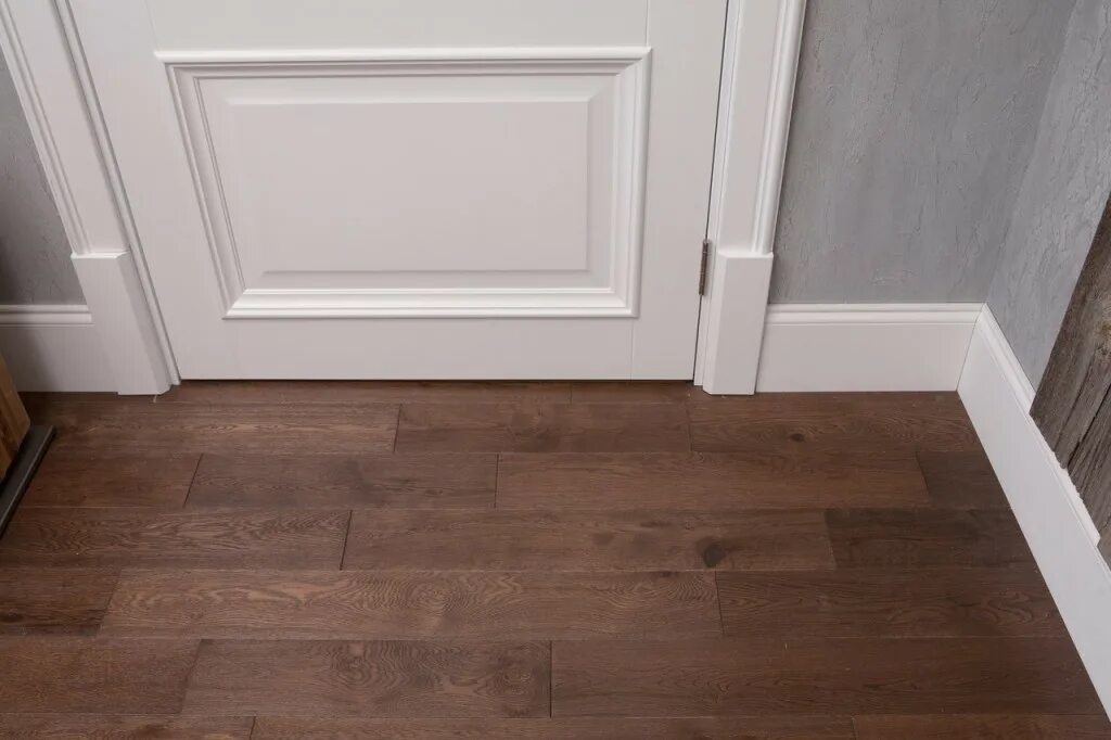 Плинтус в дизайне интерьера Плинтус Ultrawood BASE 007 - купить в Москве недорого Про-плинтус.ру