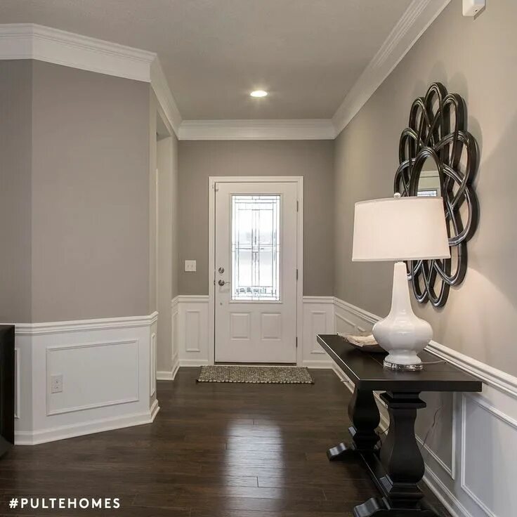 Плинтус в цвет обоев в интерьере Sherwin Williams Mindful Gray: Color Spotlight Paint colors for living room, Pop