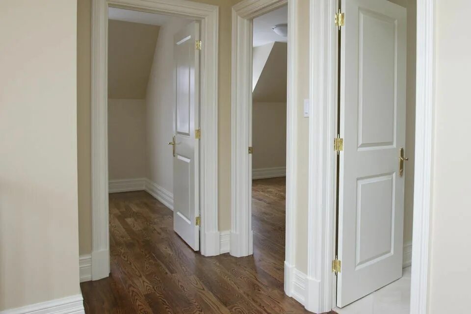 Плинтуса и двери фото Pre-Hung Doors vs. Slab Doors: Comparison Guide Wood doors interior, Replacing i
