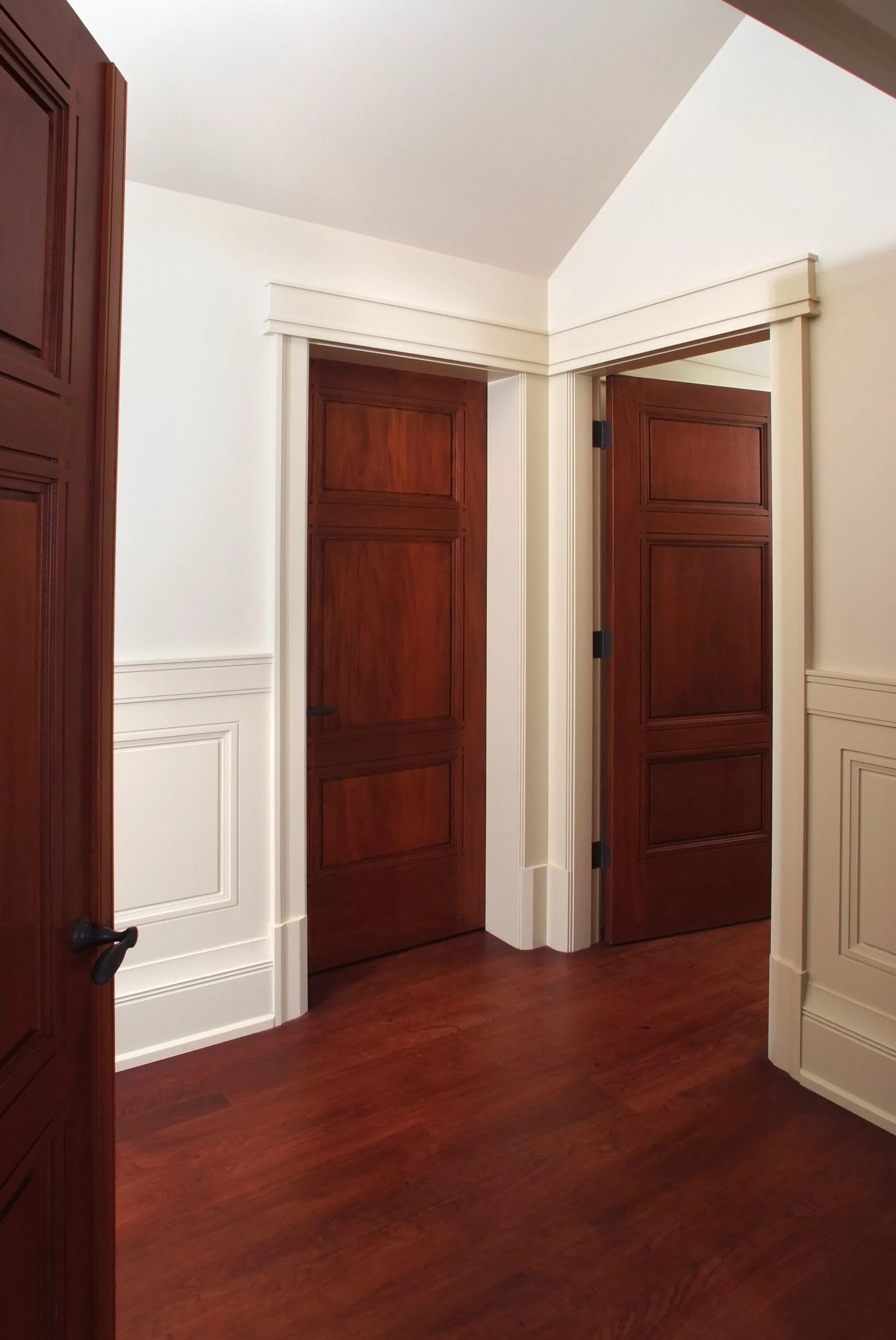 Плинтуса и двери фото Custom 3 panel Mahogany interior door with craftsman style painted door casing a