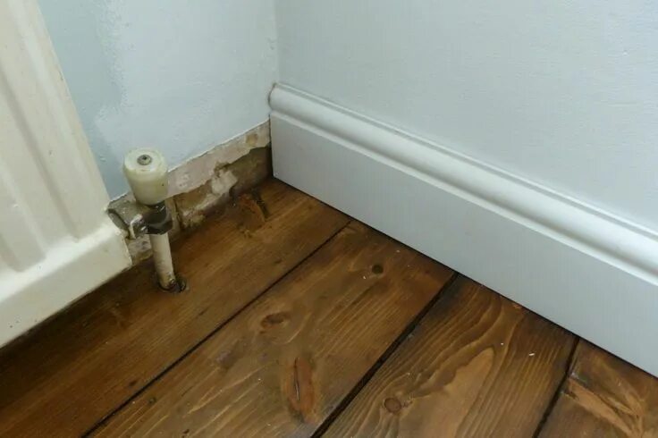 Плинтуса напольные для труб отопления размеры фото How to install skirting/baseboards (and how not to...) Skirting boards, Diy furn