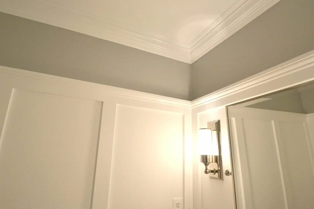 Плинтуса под потолок фото Powder Room Transformed with Molding On Walls Remodelaholic