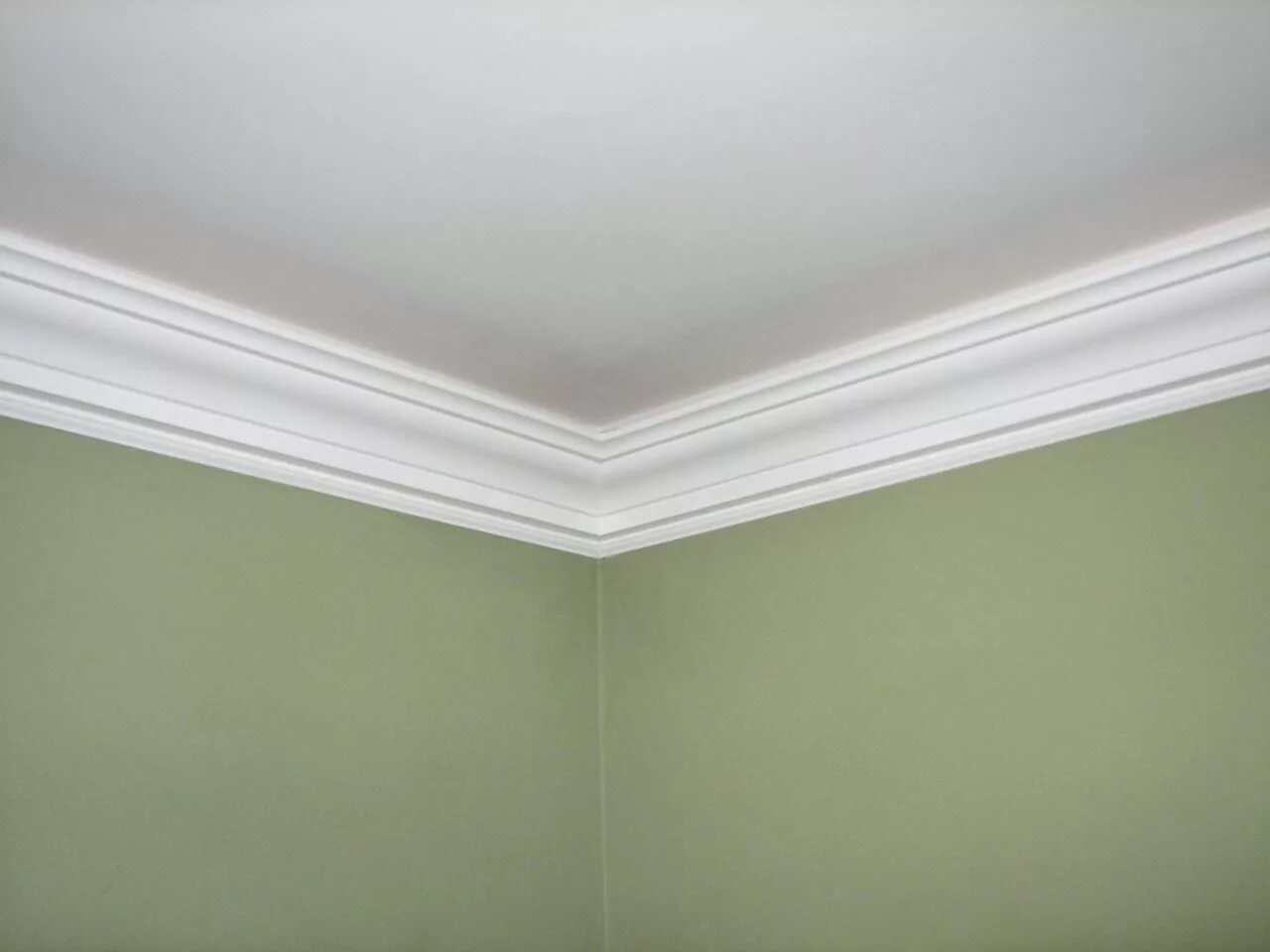 Плинтуса потолочные для натяжных потолков фото какие http://detailscarpentryandremodeling.com/yahoo_site_admin/assets/images/crown_li