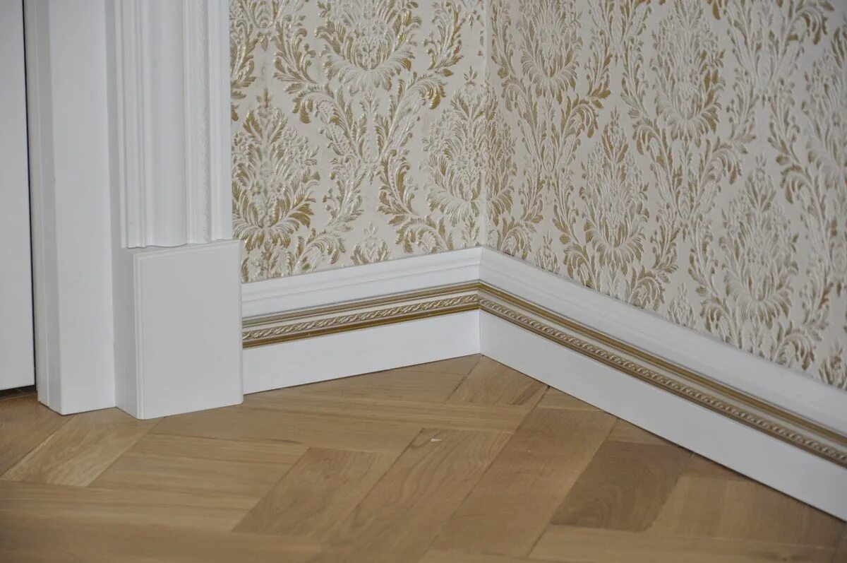 Плинтуса в интерьере квартирах фото Белый напольный плинтус в интерьере Skirting, Interior design, Vinyl skirting