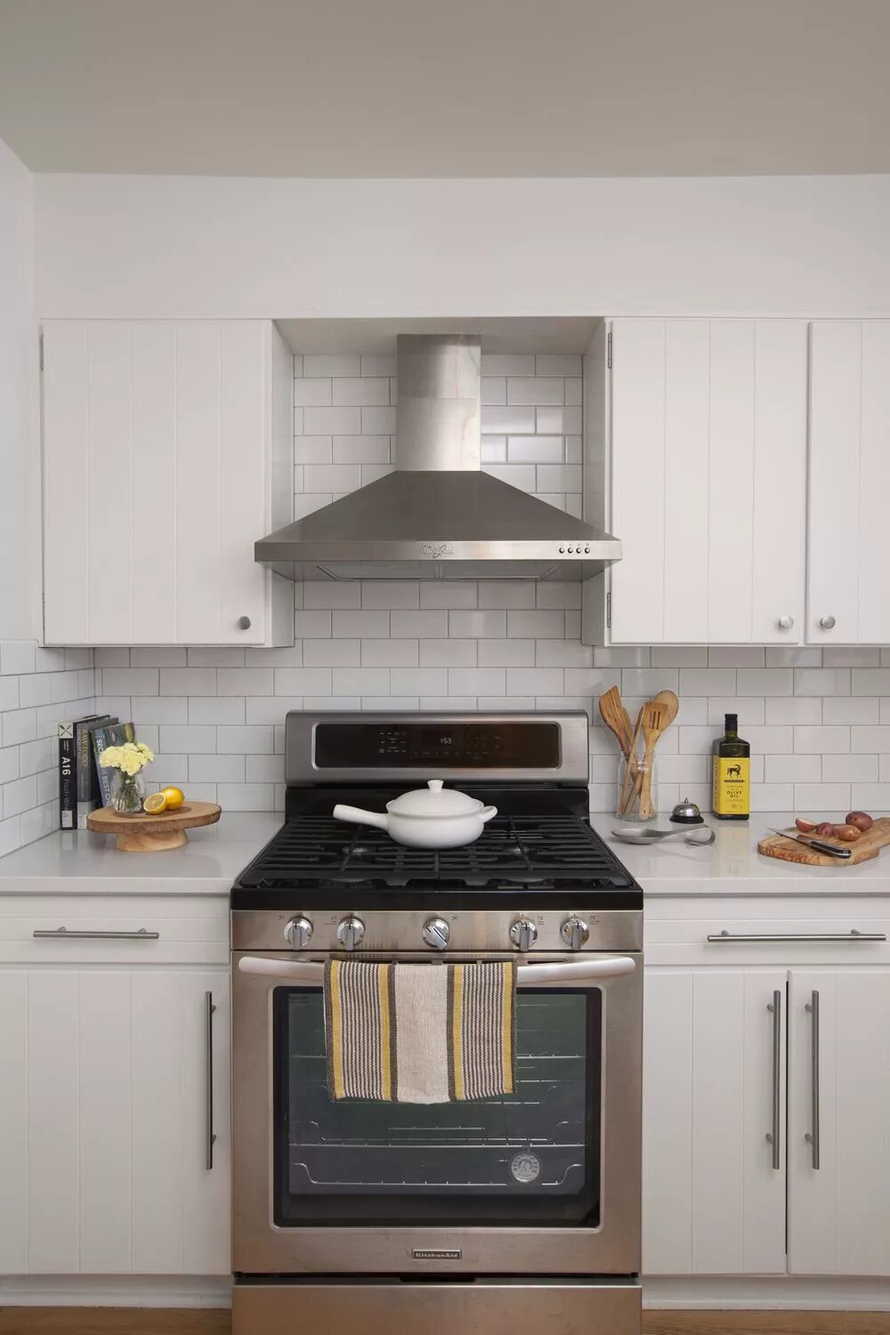Плита без вытяжки фото exhaust hood with soffit - Google Search Kitchen hood design, Contemporary kitch