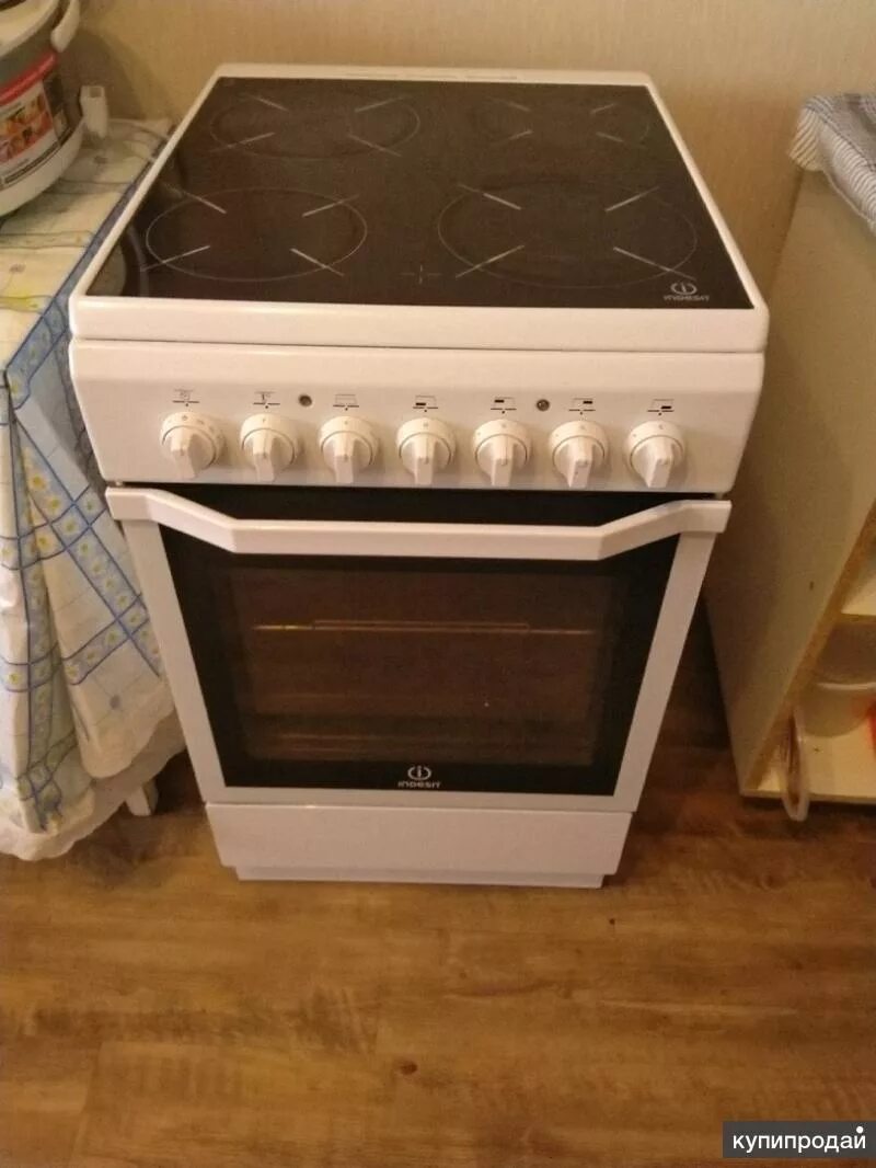 Плита индезит стеклокерамика фото Электроплита indesit I5VSH2A (W) стеклокерамика в Тюмени