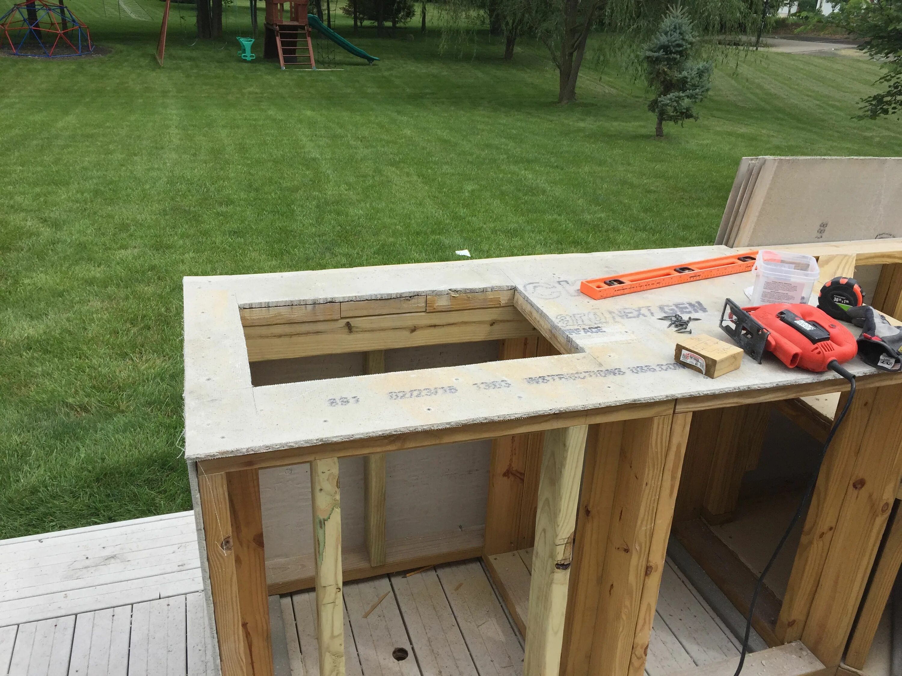 Плита на даче своими руками Guy With No Experience Builds Outdoor Kitchen That Would Make Any Neighbor Jealo