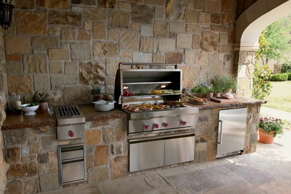 Плита на даче своими руками WOLF Tudor Outdoor Kitchen - Классический - Дворик - Другое - от эксперта Fergus