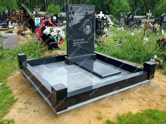 Плита на могилу из гранита фото Купить мемориальный комплекс ц-049 "под ключ" 200х180 см по цене 392 114 р. в Мо