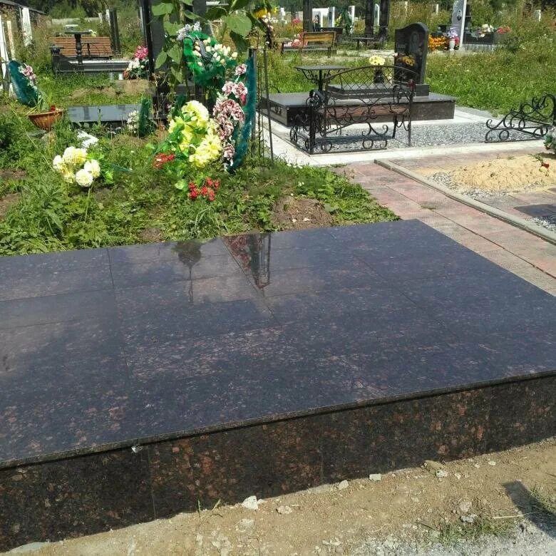 Плита на могилу из гранита фото Памятники АРТ-Гранит Челябинск, изготовление памятников и надгробий, ул. Сулимов