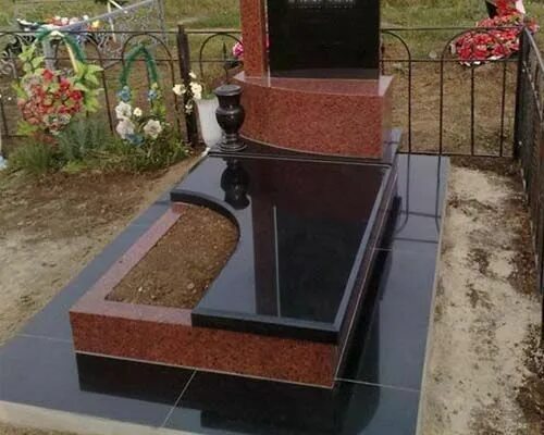 Плита на цветник на могилу фото Надгробная плита на могилу из гранита - купить могильную плиту в Москве