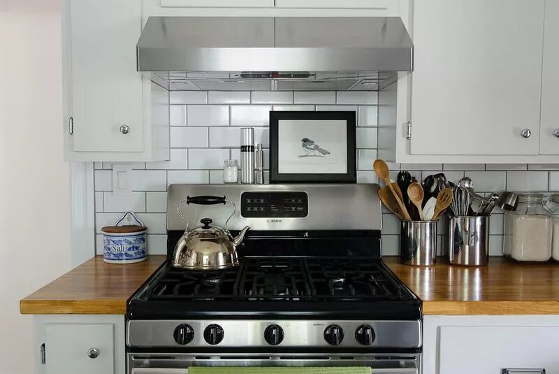 Плита рядом с фото Kitchen of the Week: A Budget Makeover in Massachusetts