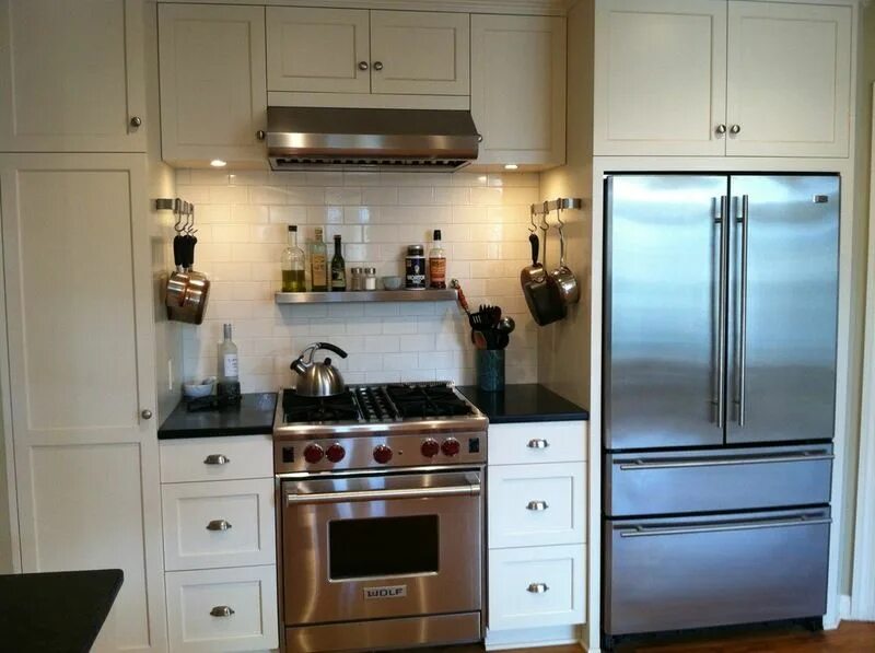 Плита рядом с фото This classic Ohio kitchen fits right in with the rest of the 1929 home's style. 