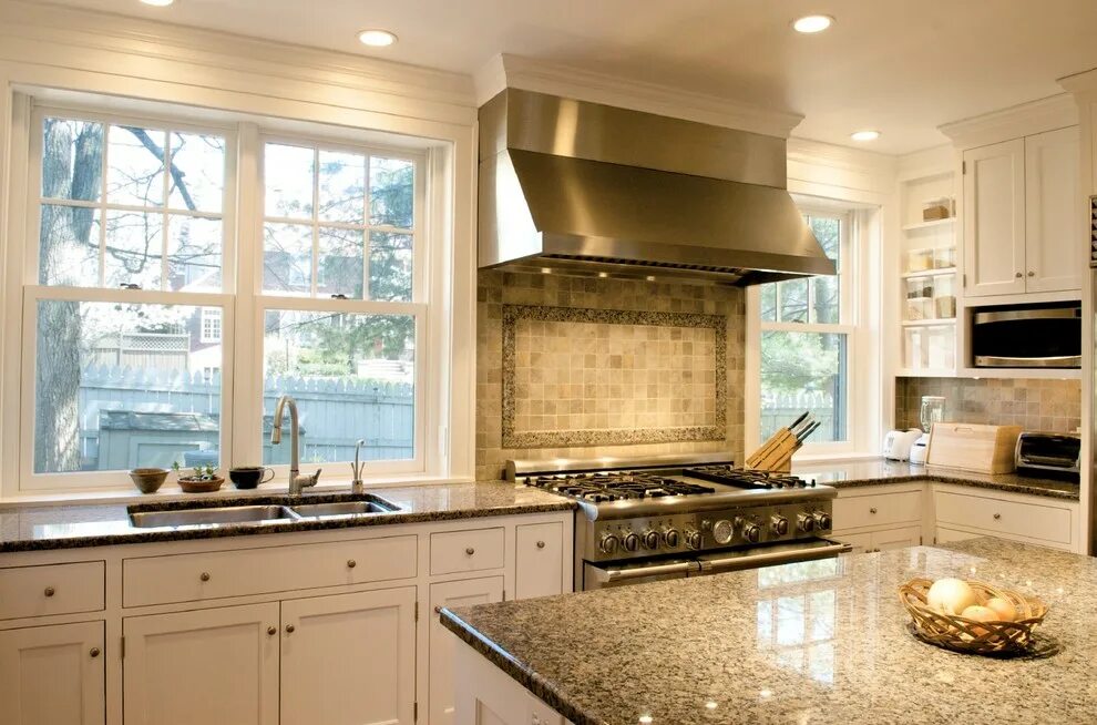 Плита у окна фото Kitchen - Классический - Кухня - Цинциннати - от эксперта RWA Architects Houzz Р