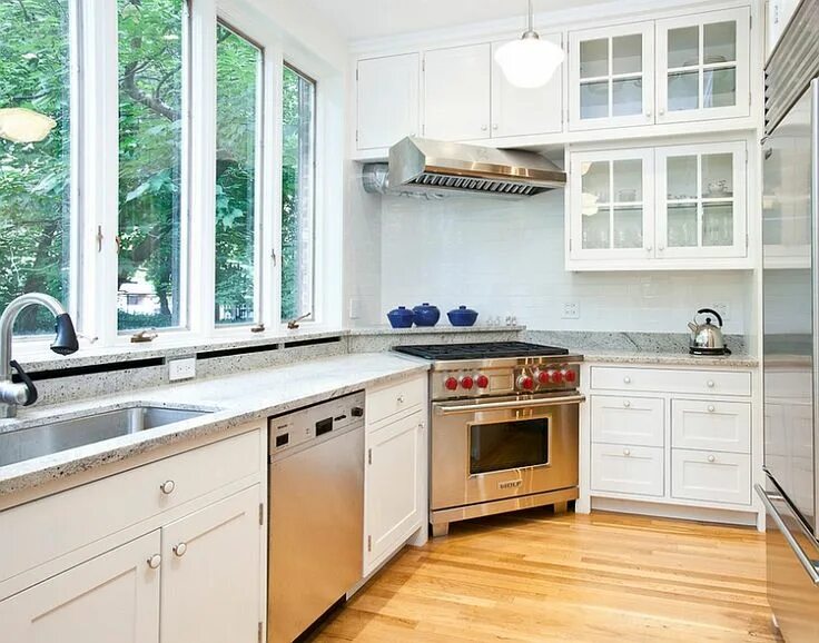 Плита у окна фото 10 Smart Ways To Put Your Kitchen Corner Space To Use Kitchen layout, Small kitc
