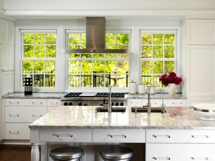Плита у окна фото 100 Beautiful Kitchen Island Inspiration Ideas Kitchen designs layout, Tradition