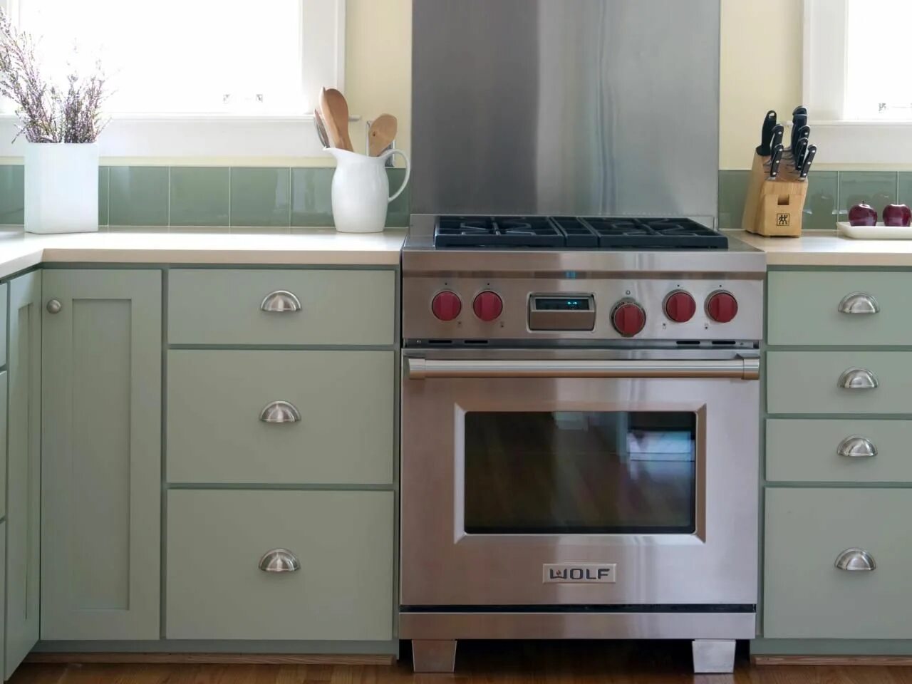 Плита в интерьере кухни фото Vintage Mint Green Traditional Kitchen with Stainless Steel Oven Kitchen cabinet