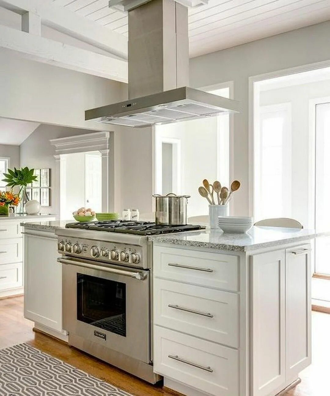 Плита в интерьере современной кухни Kitchen island with cooktop, Freestanding kitchen island, Kitchen renovation