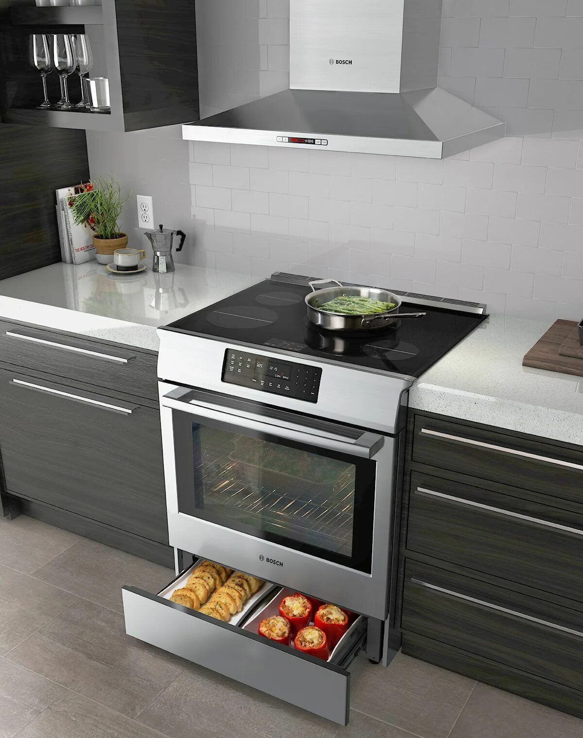 Плита в интерьере современной кухни A Bosch warming drawer is the secret to timing your holiday meal so that every d