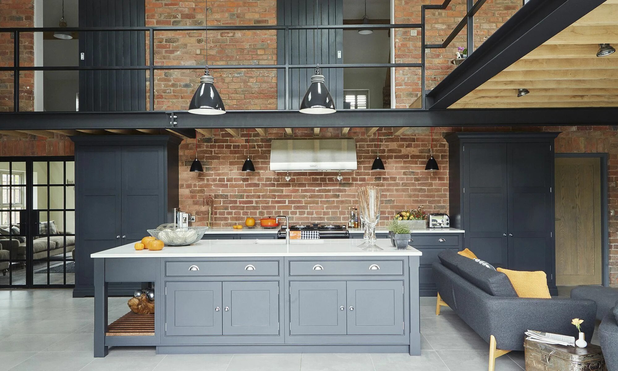 Плита в стиле лофт Step inside this modern, industrial-style barn conversion Design industriel cuis
