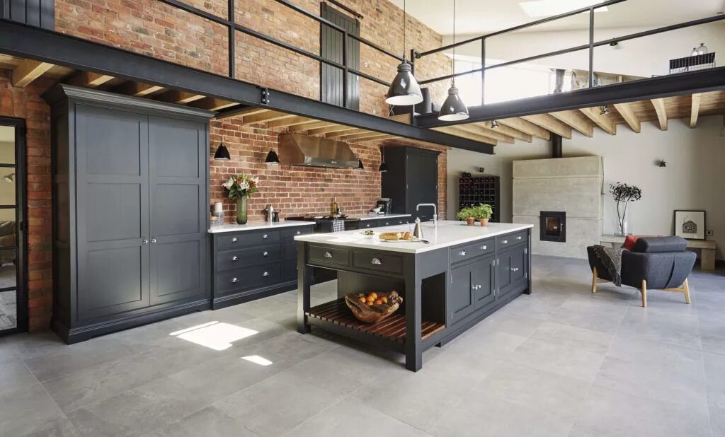 Плита в стиле лофт Blue Shaker Kitchen Tom Howley Industrial style kitchen, Luxury kitchens, Indust