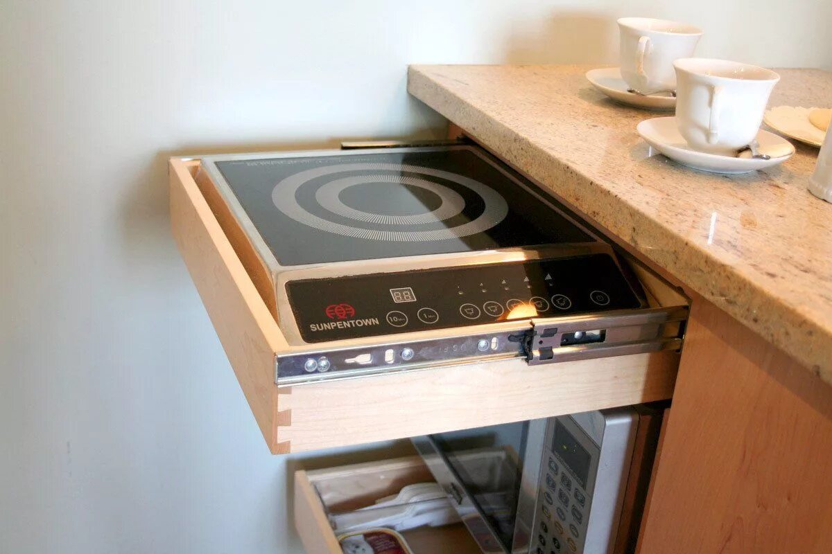 Плита в столешнице фото Kitchen Tour: Kittie’s Precision Micro Kitchen Micro kitchen, Small kitchen, Tin