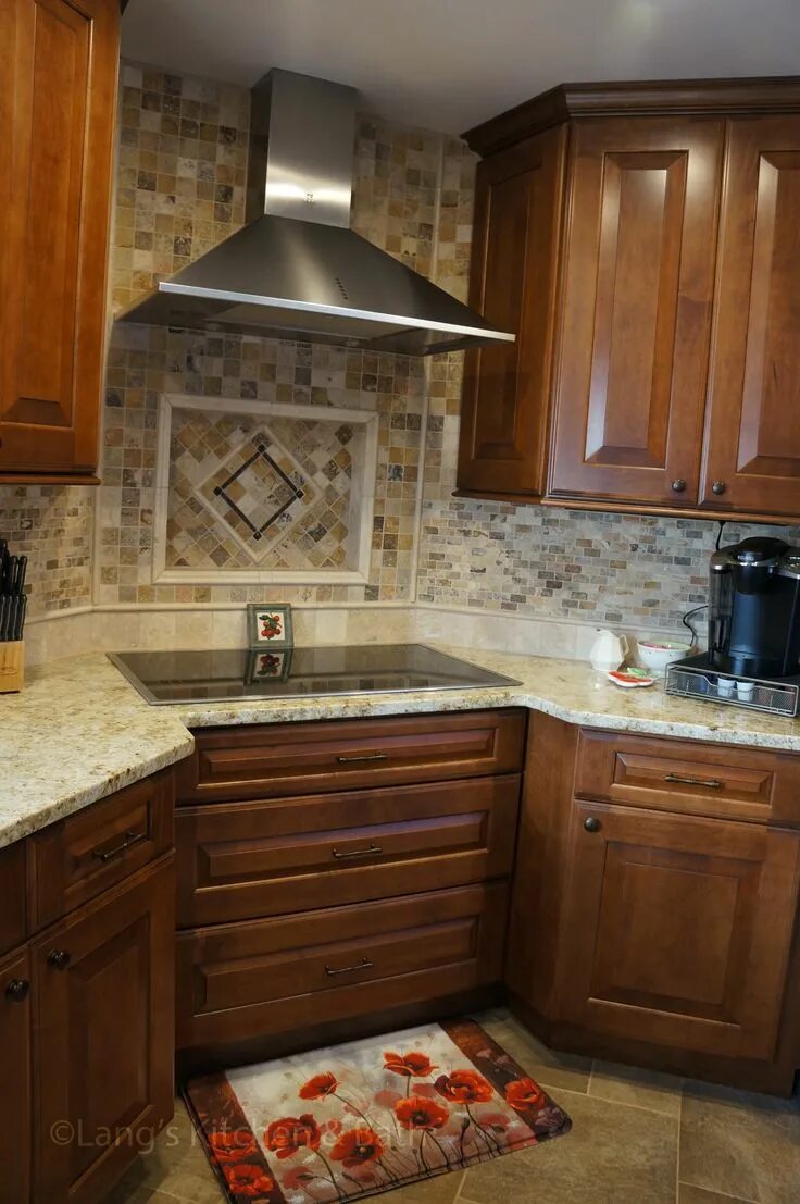 Плита в углу кухни фото At the center of this kitchen renovation is the corner cooktop with a diagonal h