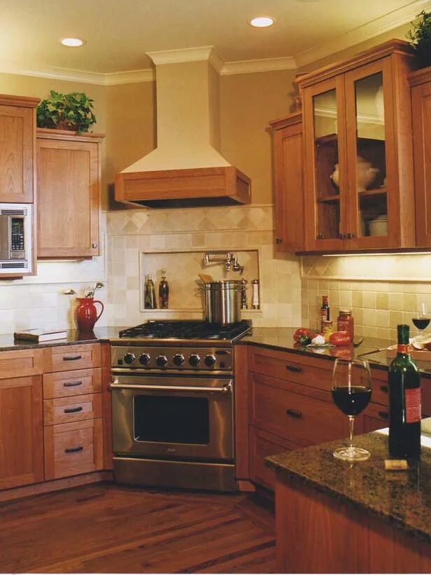 Плита в углу кухни фото Small wall storage space kitchen idea Trendy kitchen backsplash, Kitchen remodel