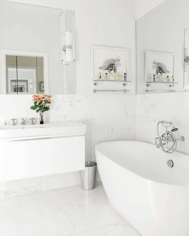 Плитка белая в ванне в интерьере Instagram post by Homepolish * Oct 9, 2016 at 3:00pm UTC White bathroom designs,