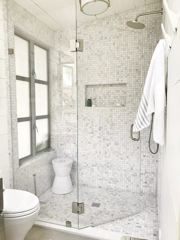 Плитка для маленькой душевой комнаты фото Prepare to Be Amazed by These 13 Mosaic Bathroom Floor Tile Ideas Hunker Mosaic 