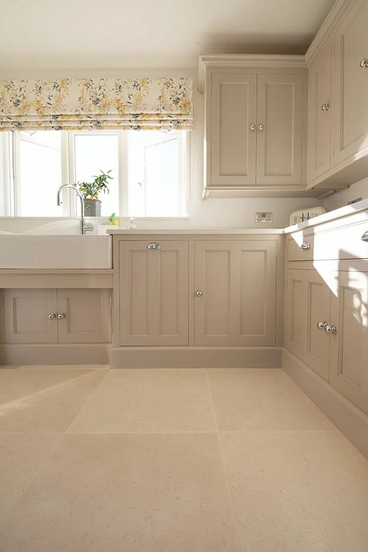 Плитка для светлой кухни фото Dijon Limestone Tiles - Floor & Wall Tiles Quorn Stone Kitchen layout, Kitchen p
