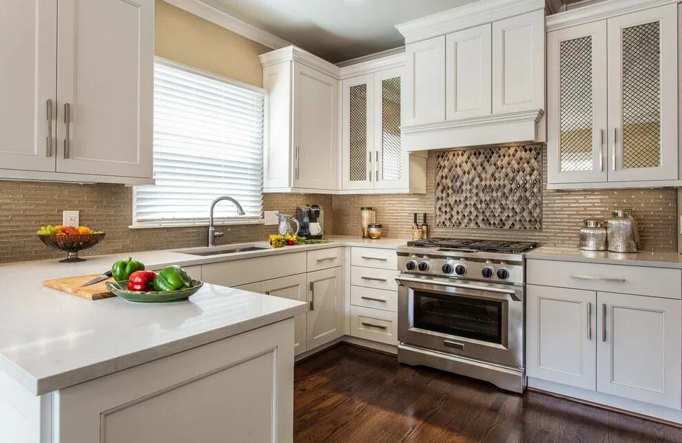 Плитка для светлой кухни фото How do you like this back splash design with the accent cabinet doors? Coastal V