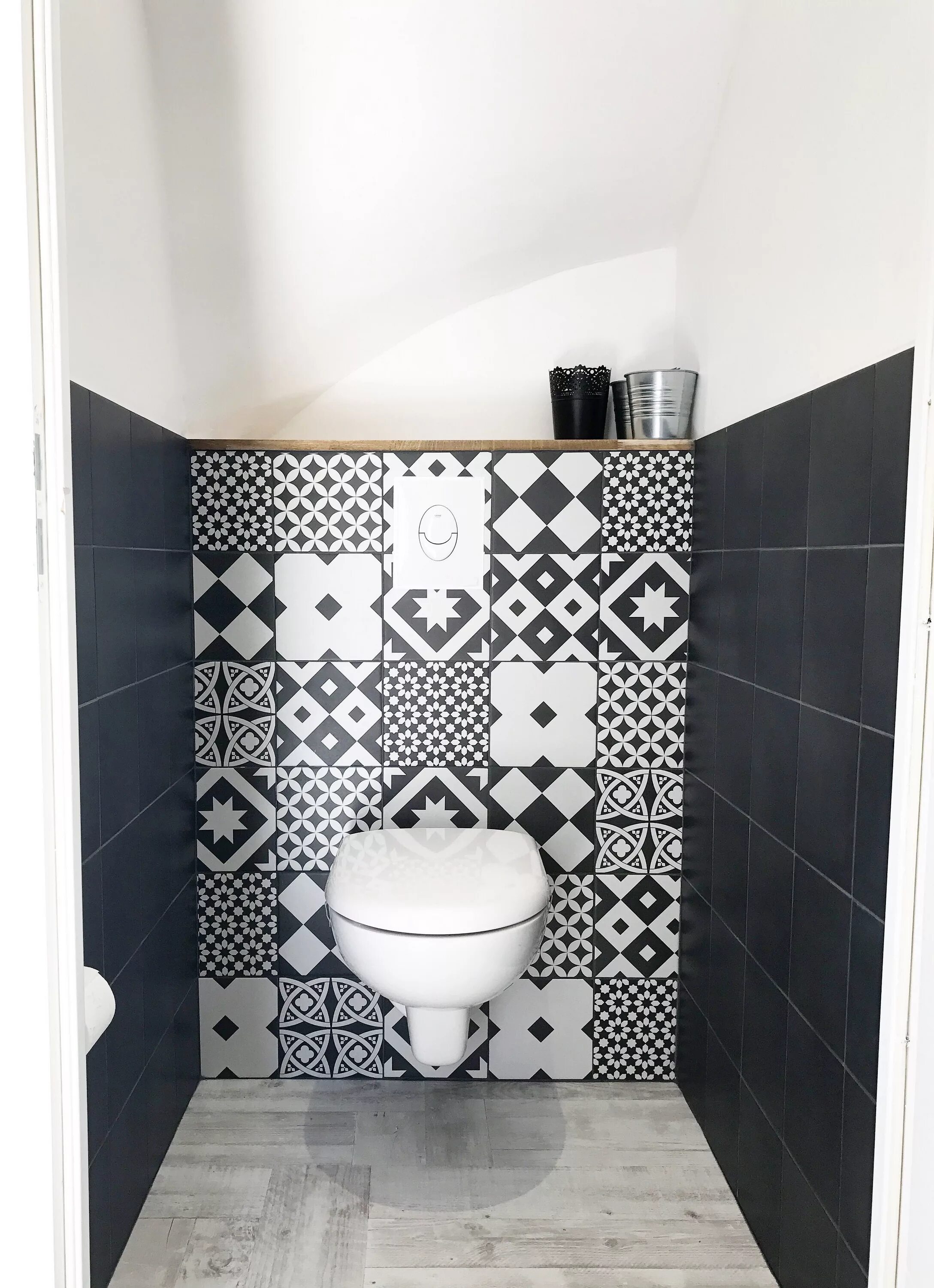 Плитка для туалета фото с рисунком Wc faïencés carreaux de ciment et carreaux noirs Leroy Merlin Wc / faïences / ca