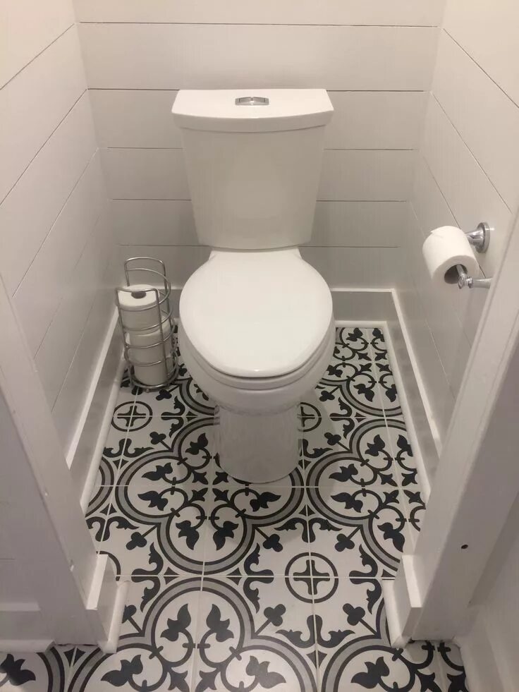 Плитка для туалета маленькой площади фото Farmhouse toilet nook Small toilet room, Small bathroom makeover, Small bathroom