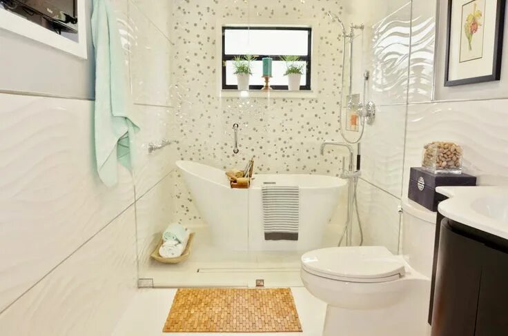 Плитка для ванной маленькой площади фото LiveLaughDecorate Modern vintage bathroom, Modern bathroom design, White interio