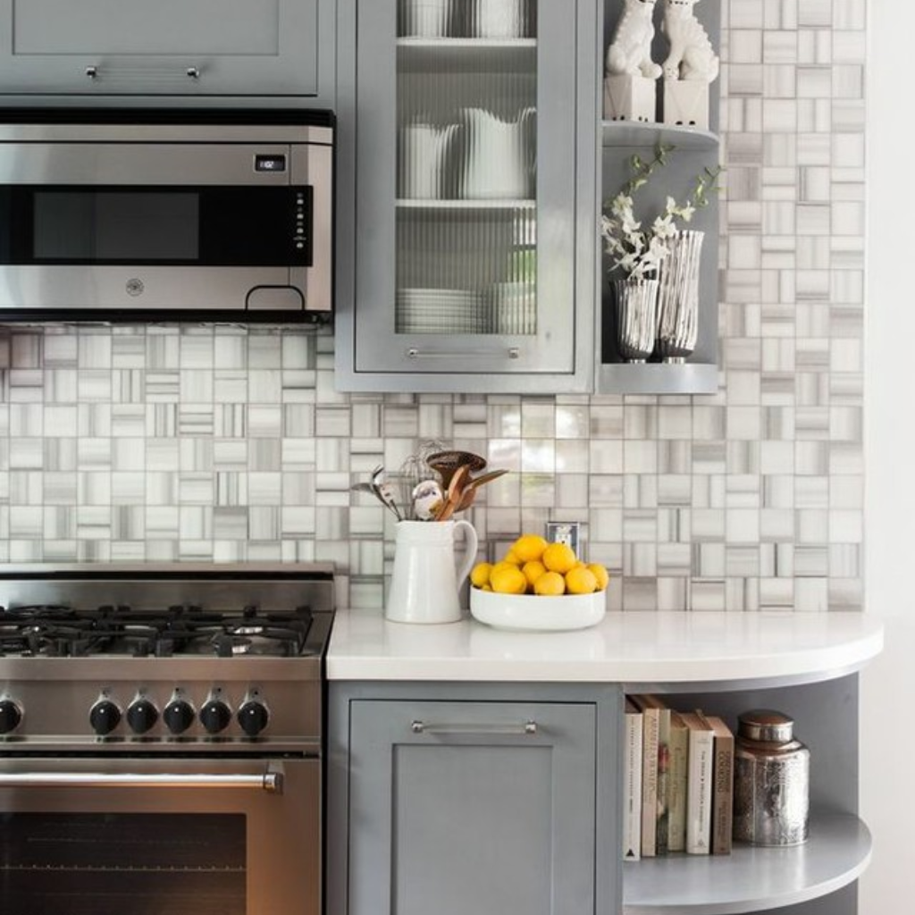 Плитка фартук кухня фото серая кухня Gray Kitchen Cabinets Trends 2024 Updated Small apartment kitchen, Diy kitchen r